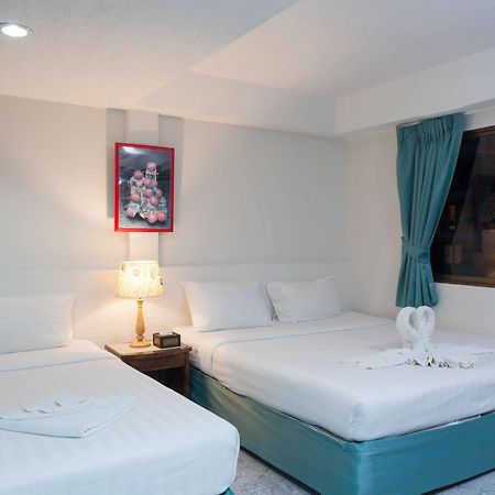 Simple Boutique Seabreeze Hotel Patong Bagian luar foto