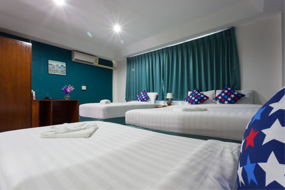 Simple Boutique Seabreeze Hotel Patong Bagian luar foto