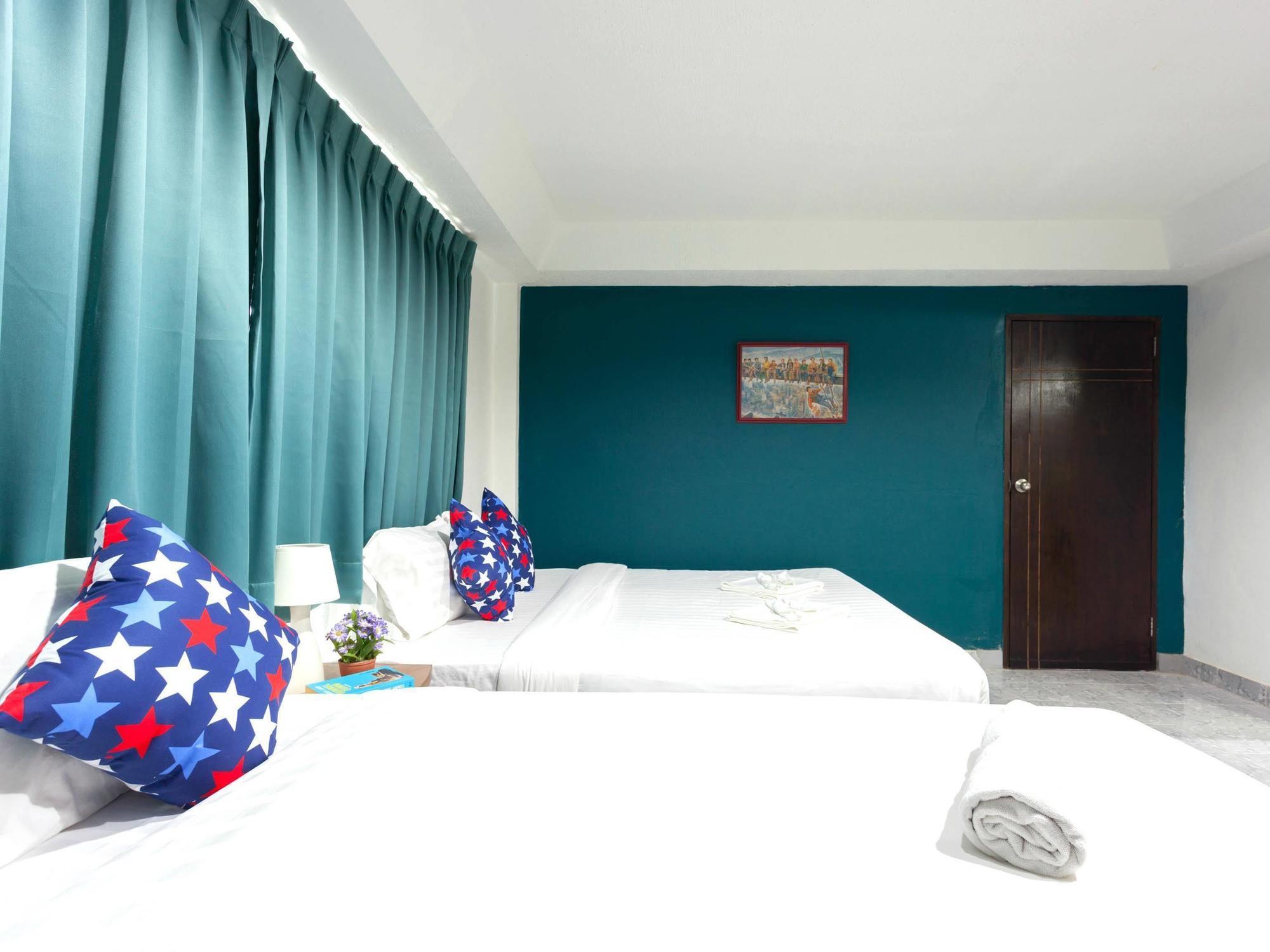 Simple Boutique Seabreeze Hotel Patong Bagian luar foto