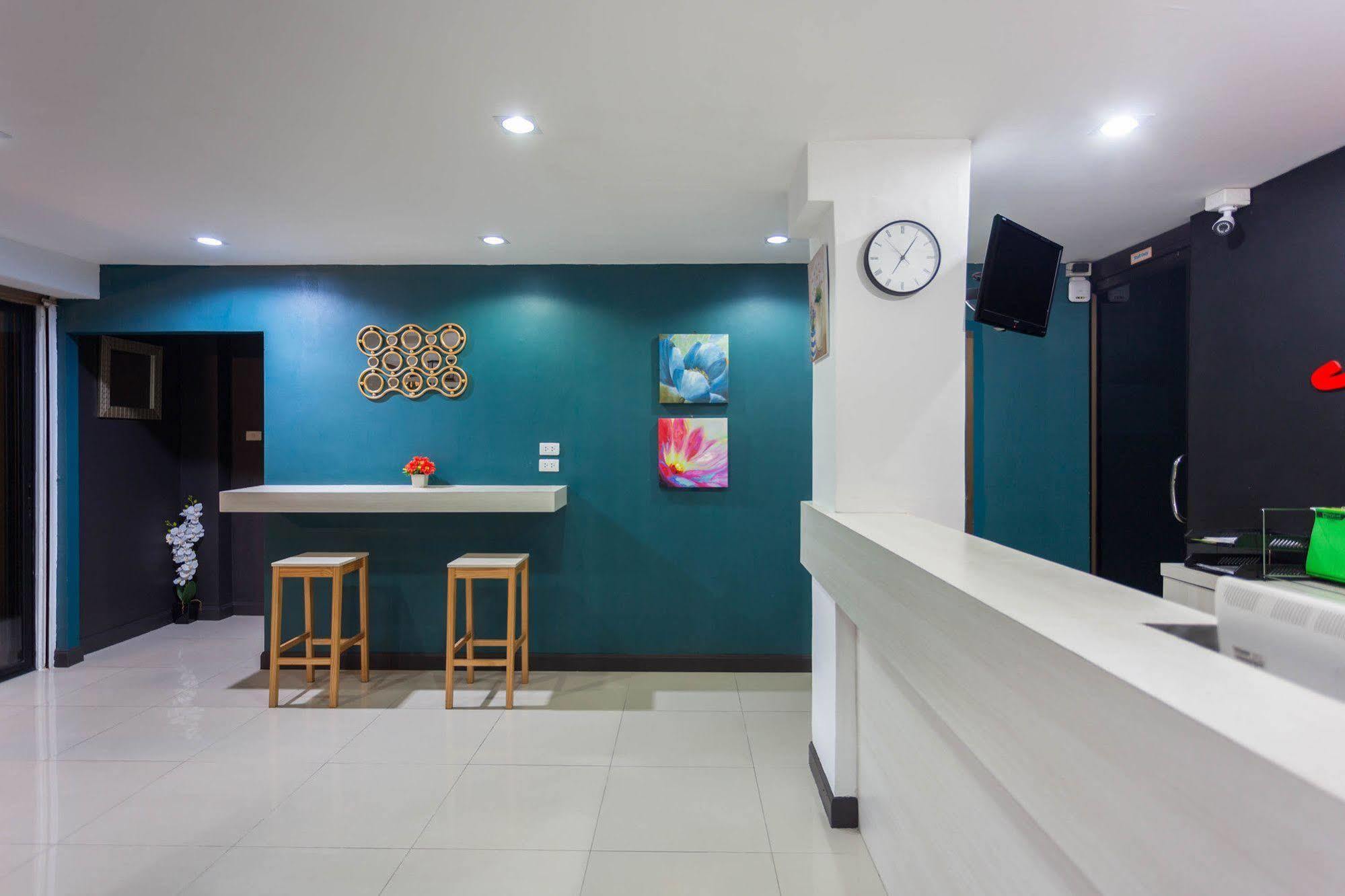 Simple Boutique Seabreeze Hotel Patong Bagian luar foto