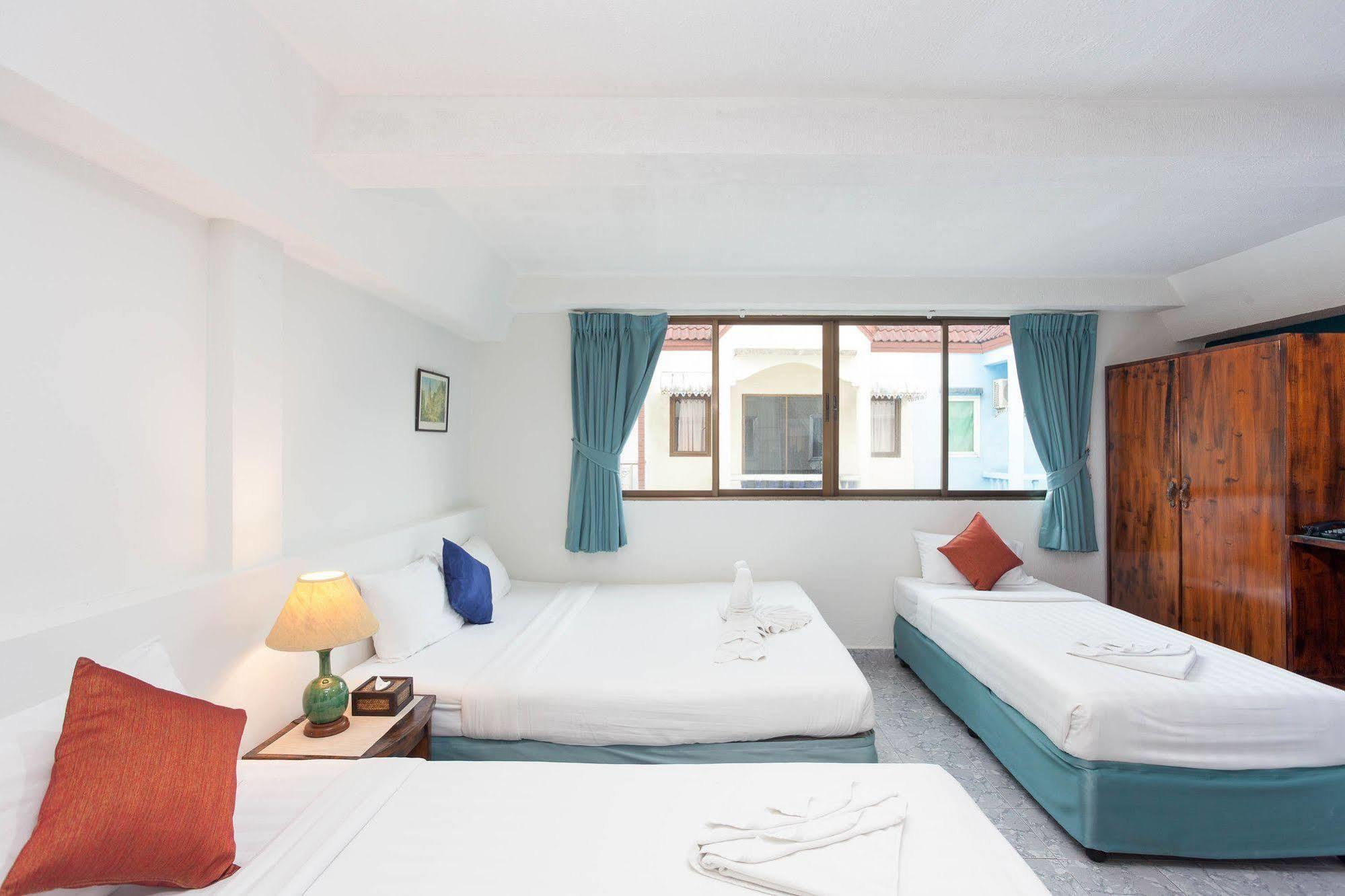 Simple Boutique Seabreeze Hotel Patong Bagian luar foto